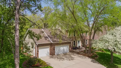 75 Wildridge Rd, Mahtomedi, MN 55115