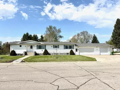 103 8th St SW, Roseau, MN 56751