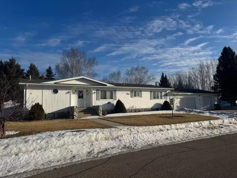 103 8th St SW, Roseau, MN 56751