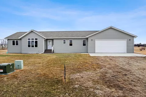 220 Lylac Cir, Forman, ND 58032