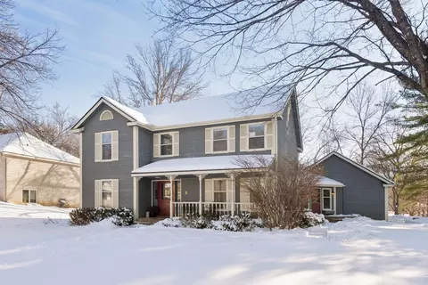 5221 Knob Hill Ct, Minnetonka, MN 55345