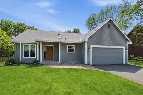 93 Castle Ridge Ct, Chanhassen, MN 55317