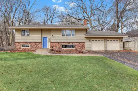 4835 Lakeview Dr, Shoreview, MN 55126