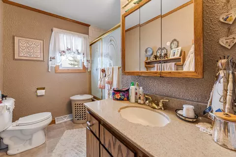 Bath - 244 Edgeview Dr, Rollingstone, MN 55969 photo 1 of 2