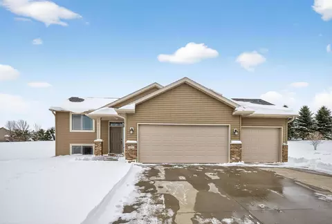 831 20th Ave SE, Pine Island, MN 55963