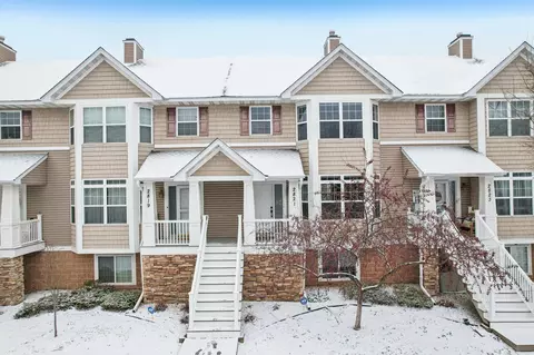 2821 Arona St, Roseville, MN 55113