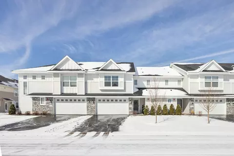 7225 Dora Dr, Lino Lakes, MN 55038