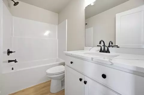 Bath - 6719 66th Ave S, Horace, ND 58047 photo 1 of 4