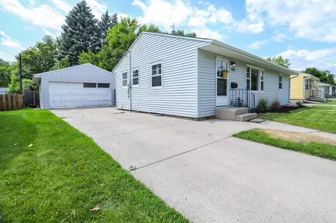 1215 12th St N, Moorhead, MN 56560