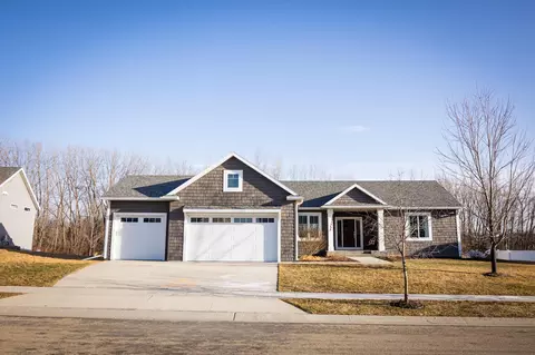 5476 Ridgeview Dr NW, Rochester, MN 55901