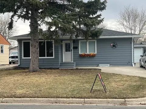 206 15th St N, Moorhead, MN 56560