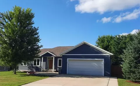 301 7th St NW, New Richland, MN 56072