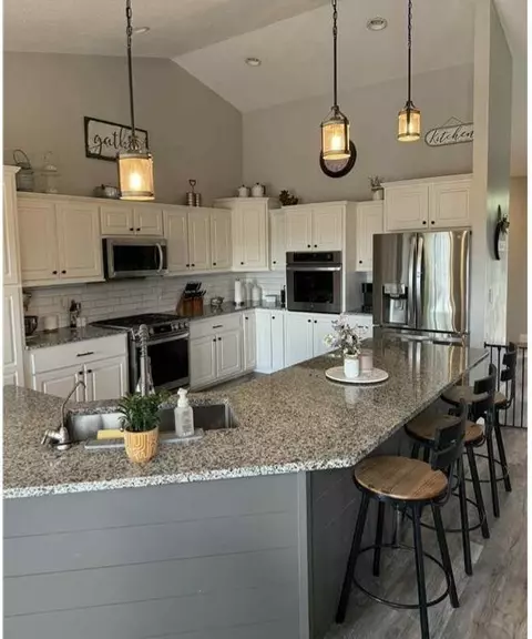 301 7th St NW, New Richland, MN 56072