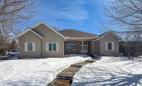 821 Cullen Cir, Marshall, MN 56258