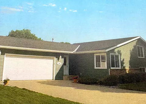 2009 5th St NE, Waseca, MN 56093