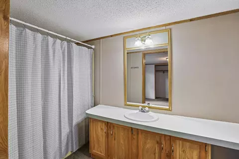 Bath - 405 Edgar Pl, Faribault, MN 55021 photo 2 of 3
