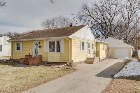 2001 8th St N, Fargo, ND 58102 photo 5