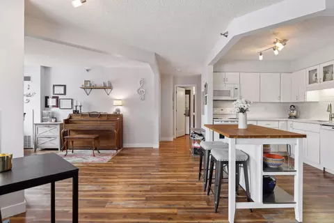 78 10th St E #402, Saint Paul, MN 55101