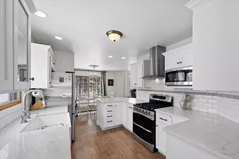 8055 Curtis Ln, Eden Prairie, MN 55347