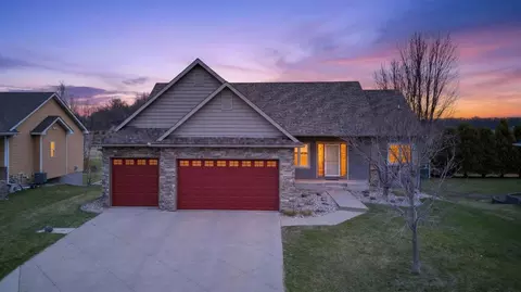 1020 Provence Ln, Belle Plaine, MN 56011