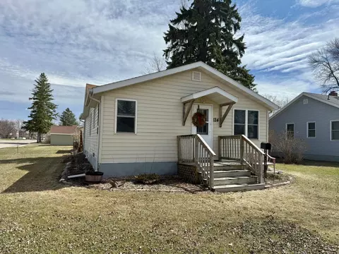 124 State Ave N, Thief River Falls, MN 56701