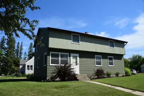 401 Center St E, Roseau, MN 56751