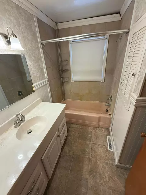 Bath - 514 Hancock St E, Hendrum, MN 56550 photo 1 of 1