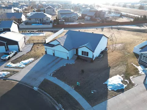 3760 Merrifield Dr S, Fargo, ND 58104