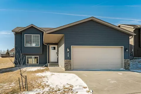 3932 Orchardview Ln NW, Rochester, MN 55901