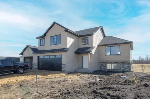 11 Sunset Ct, North Mankato, MN 56003