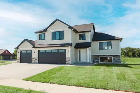 11 Sunset Ct, North Mankato, MN 56003