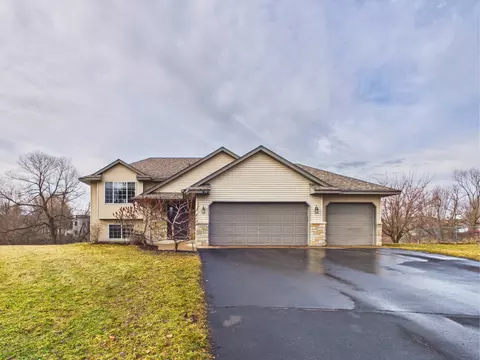 7587 Wellington Cir, North Branch, MN 55056