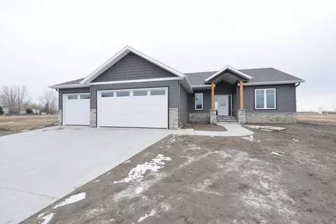867 Harvest Cir, Horace, ND 58047