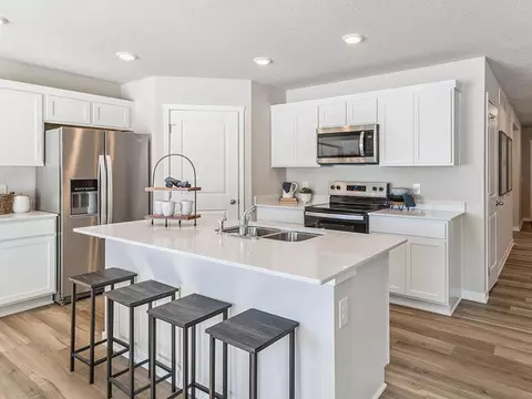 2135 Bluff Heights Dr, Shakopee, MN 55379