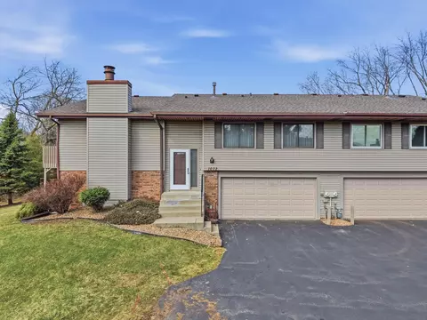1072 Amble Dr, Shoreview, MN 55126