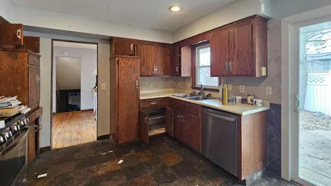 Kitchen - 175 Juniper Ln, Apple Valley, MN 55124 photo 2 of 2