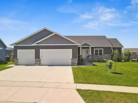 2034 Thea Ln SW, Rochester, MN 55902