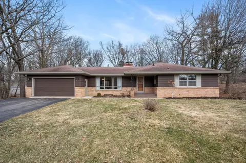 352 Cimarron Rd, Apple Valley, MN 55124