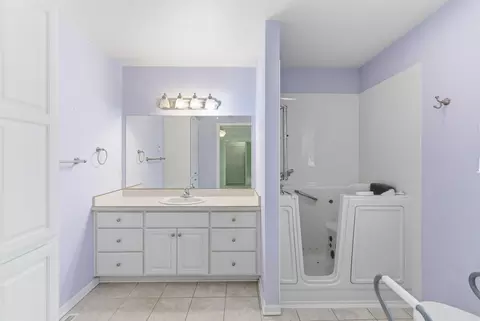 Bath - 205 3rd Ave SE, Mapleton, MN 56065 photo 3 of 5