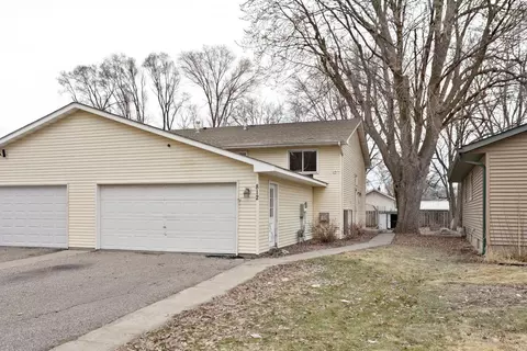 812 13th St W, Hastings, MN 55033