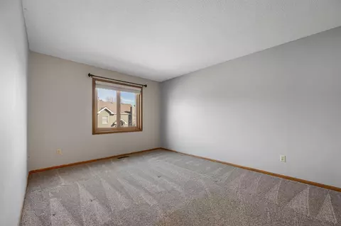 Bedroom - 2505 Geranium Ave E, Maplewood, MN 55119 photo 3 of 6