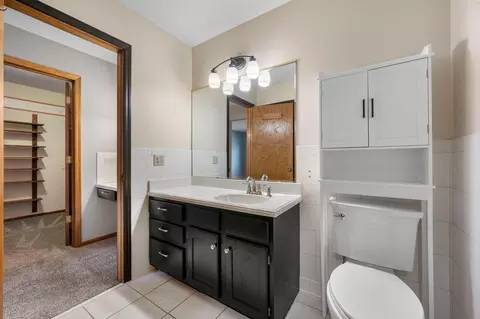 Bath - 2505 Geranium Ave E, Maplewood, MN 55119 photo 1 of 4