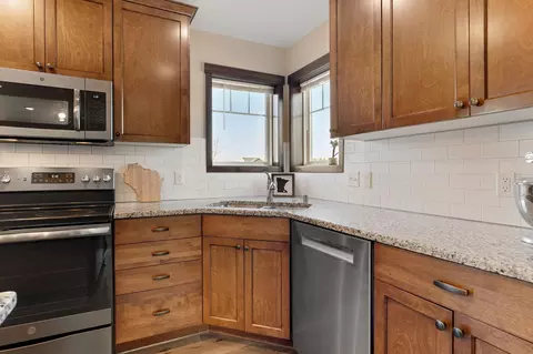 Kitchen - 2013 12th Ave NE, Austin, MN 55912 photo 8 of 10