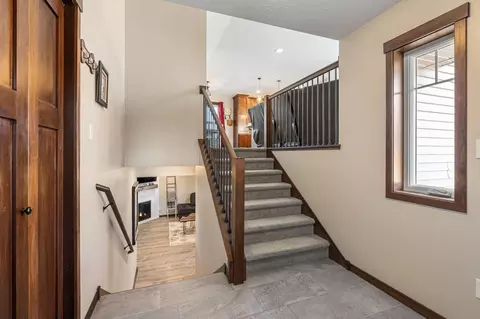 Entry Way - 2013 12th Ave NE, Austin, MN 55912 photo 2 of 3