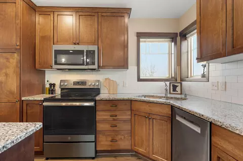 Kitchen - 2013 12th Ave NE, Austin, MN 55912 photo 9 of 10