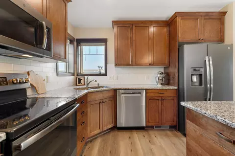 Kitchen - 2013 12th Ave NE, Austin, MN 55912 photo 3 of 10