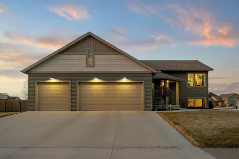 Exterior - 2013 12th Ave NE, Austin, MN 55912 photo 3 of 8