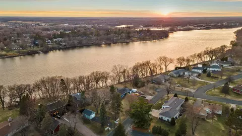 810 River Ln, Anoka, MN 55303