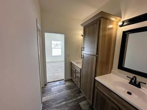Bath - 916 NW 7th Ave NW, Perham, MN 56573 photo 3 of 4