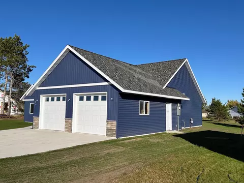 Exterior - 916 NW 7th Ave NW, Perham, MN 56573 photo 4 of 8